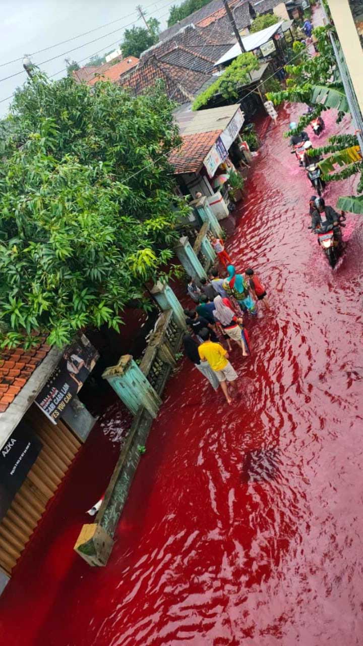 Endonezya'da kızıl sel baskını!