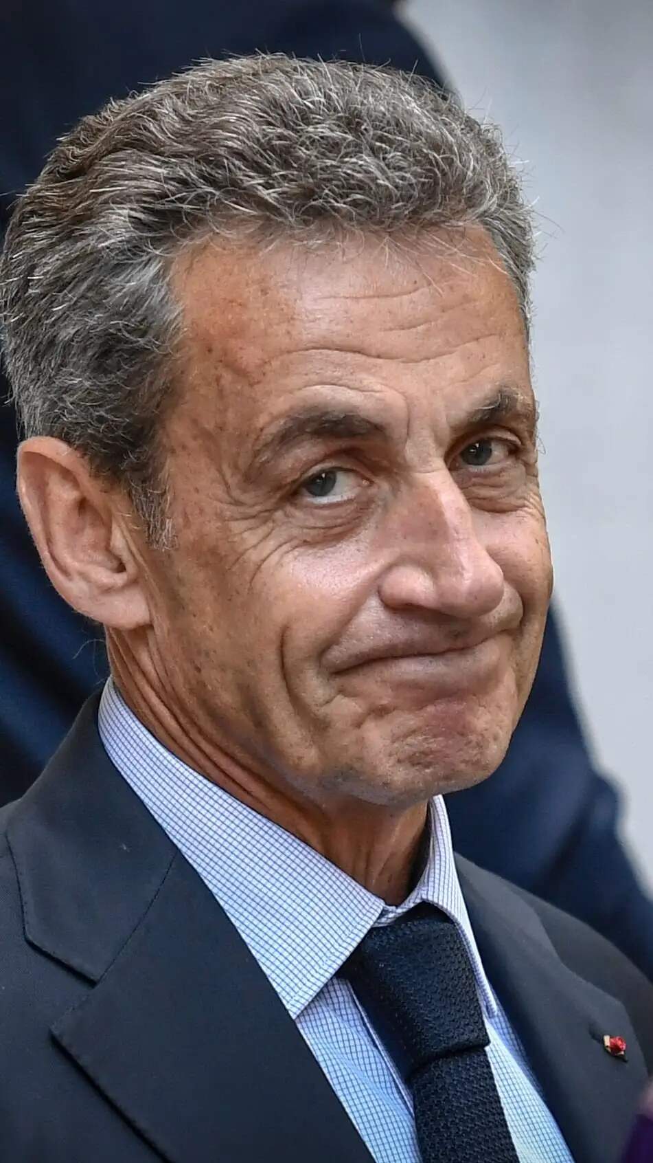 Sarkozy’ye 3 yıl hapis cezası