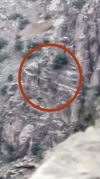 Mağara, PKK’lı teröristlerin başlarına yıkıldı!