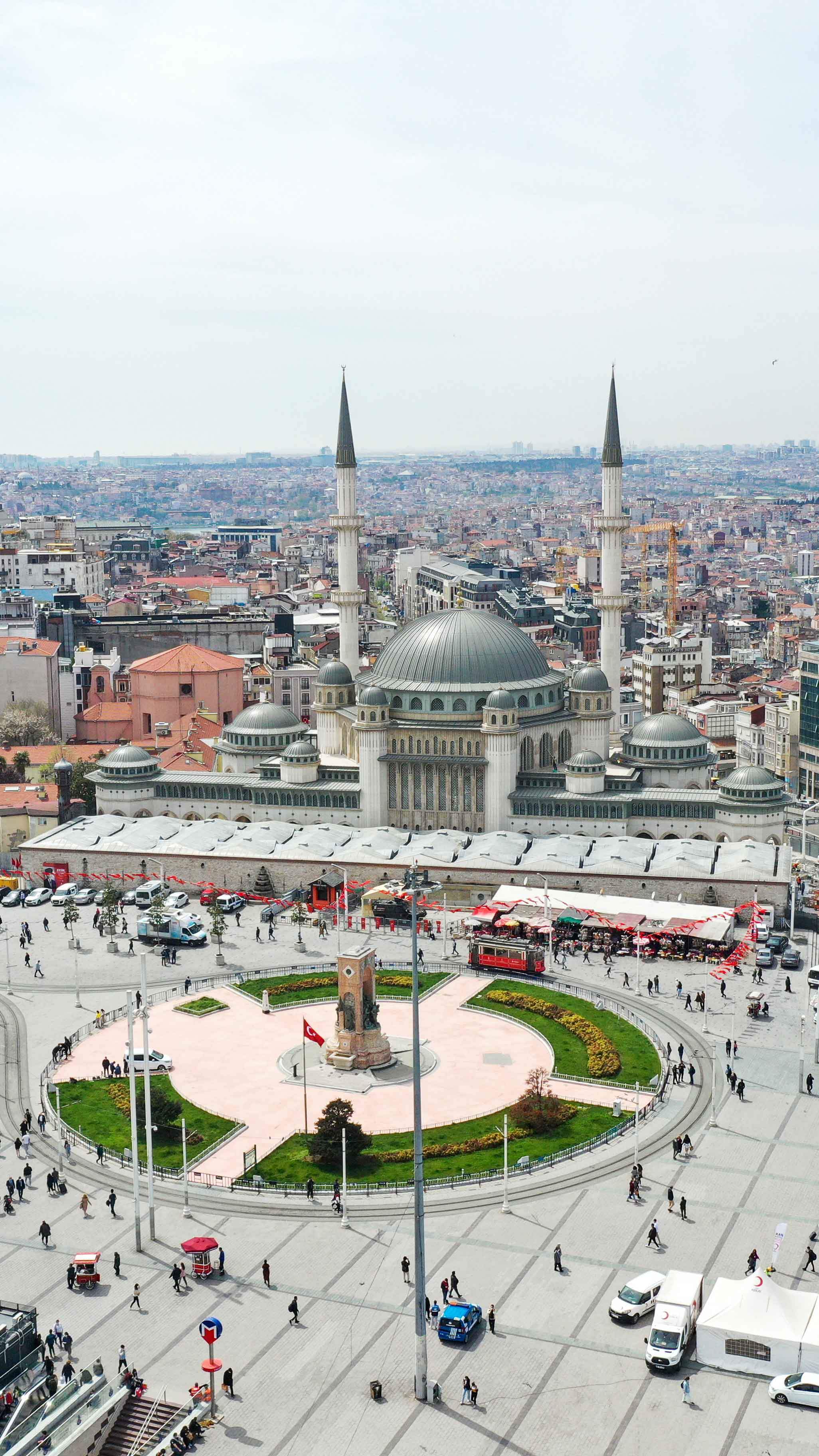 Taksim Camii, ilk namaz için cumayı bekliyor!