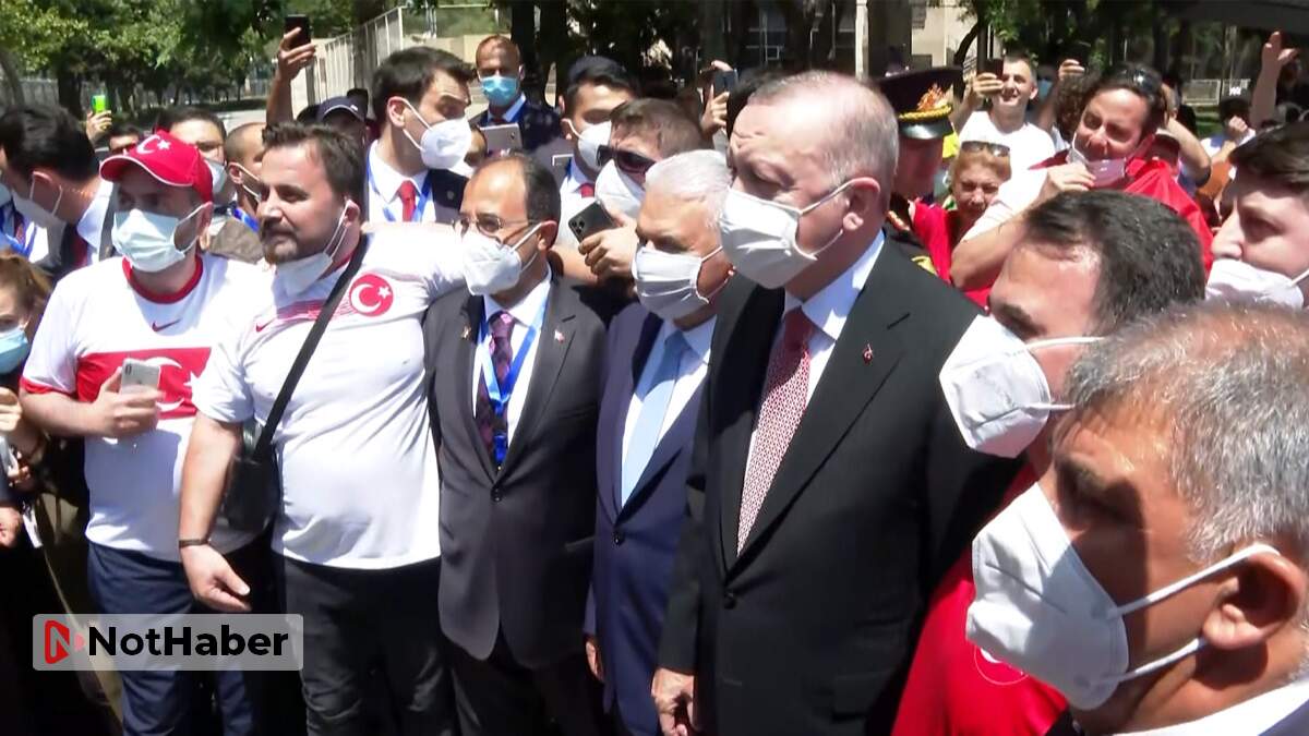Erdoğan’a milli takım taraftarından sevgi gösterisi
