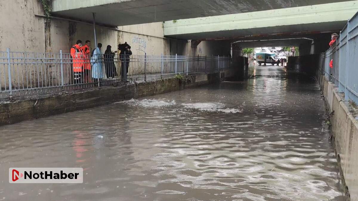 İstanbul’da sağanak yağış yine hayatı durdurdu