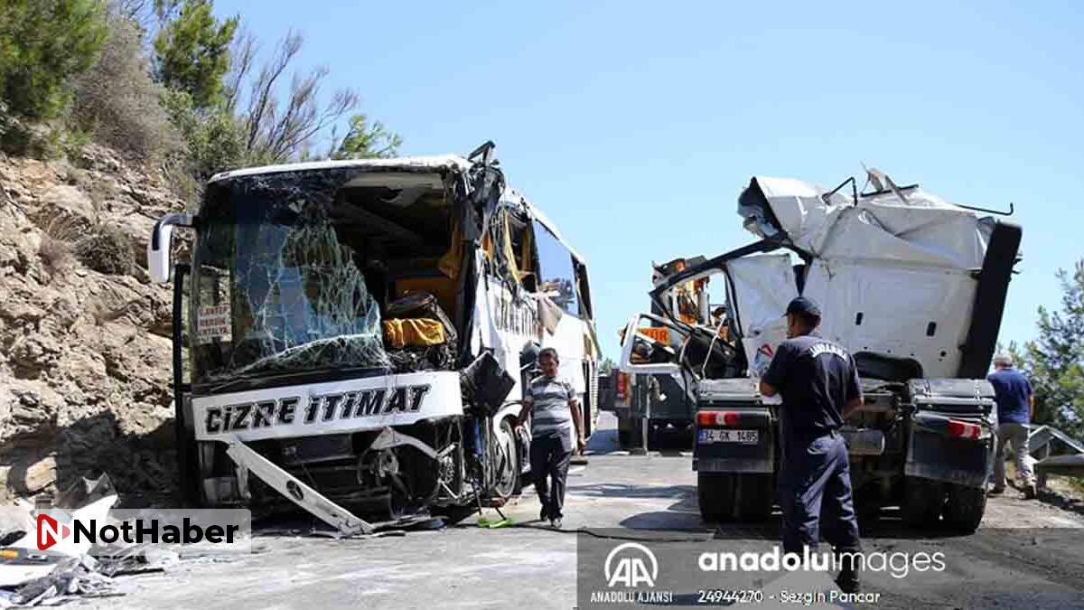Tır ile çarpışan yolcu otobüsü devrildi:14 yaralı