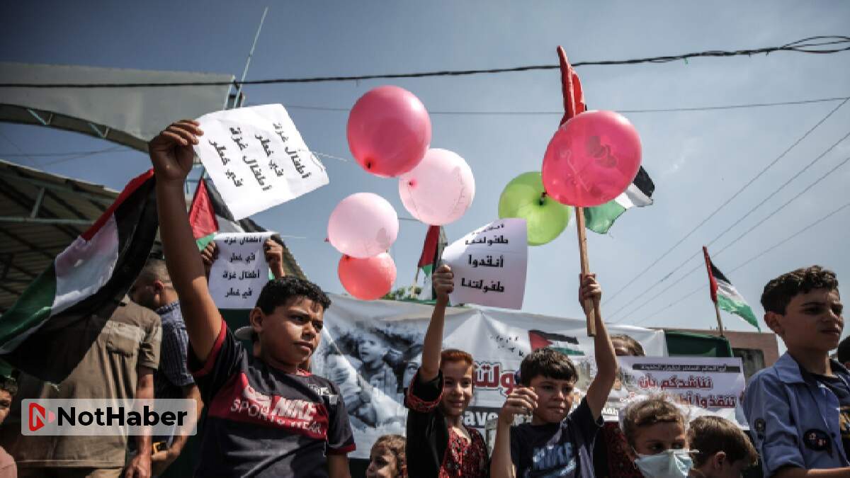 Filistinli çocuklardan İsrail’e balonlu protesto