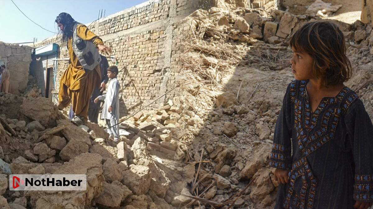 Pakistan'da yıkıcı deprem! Çok sayıda ölü var