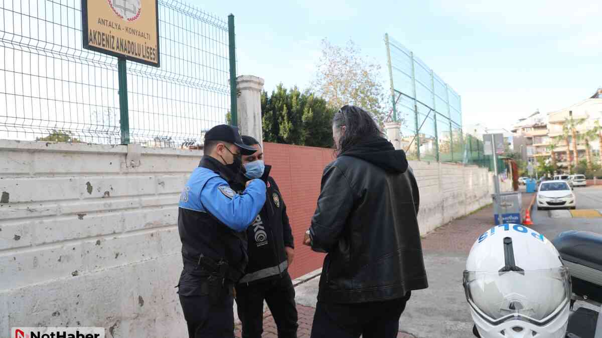 Antalya polisi, çocuk ve gençlerin korunmasına yönelik okulların çevresinde denetim yaptı 