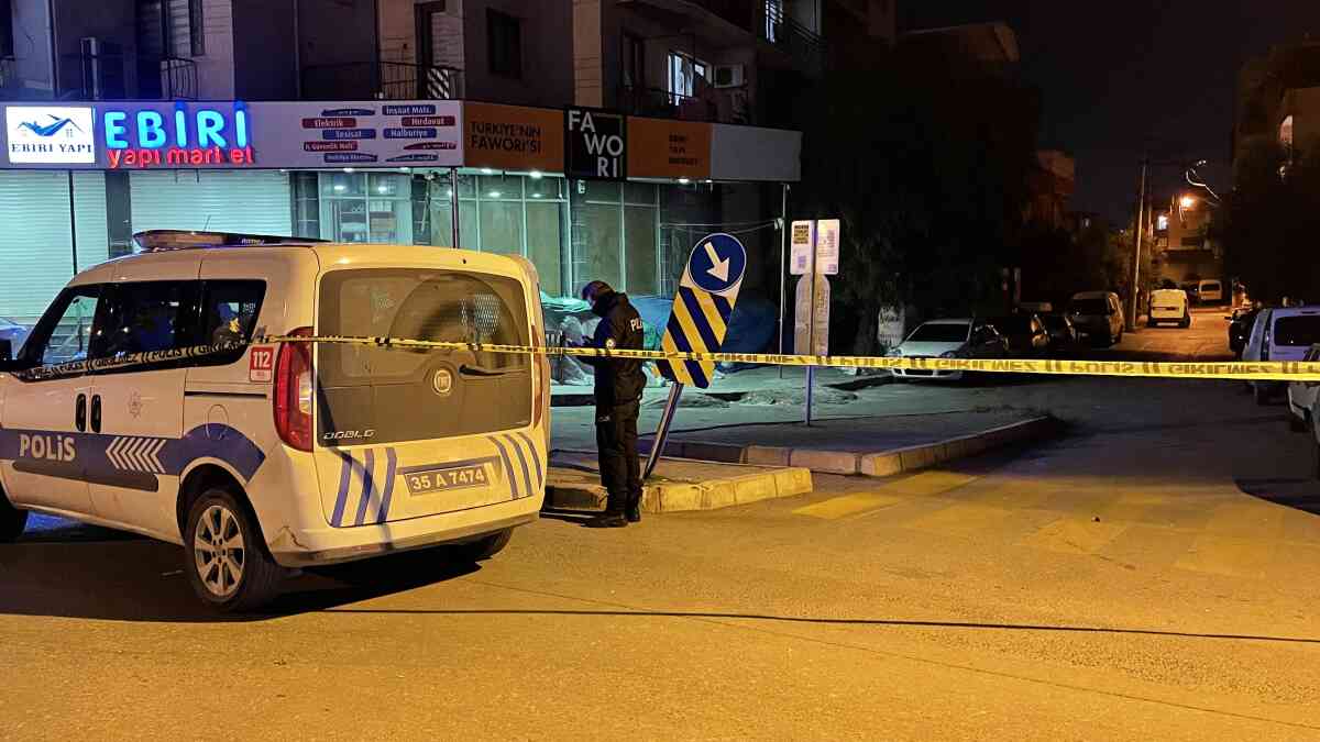 İzmir'de düğünde "halay başı olma" tartışmasından çıktığı iddia edilen kavgada 3 kişi bıçaklandı