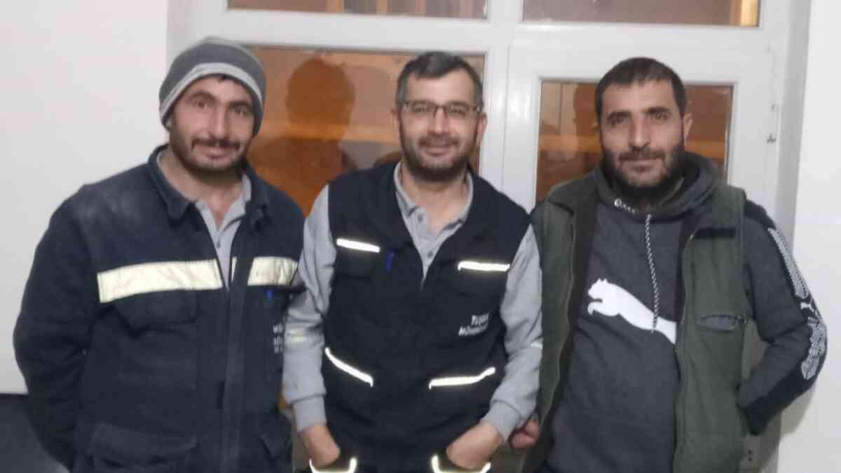 Bitlis'te elektrik arızası tamirine giderken karda mahsur kalan VEDAŞ ekibi kurtarıldı