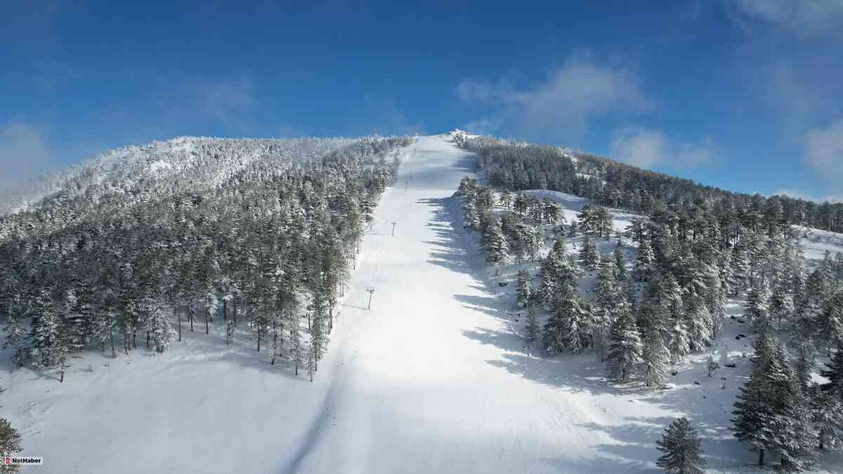 Kar yağışıyla beyaza bürünen Murat Dağı dronla görüntülendi